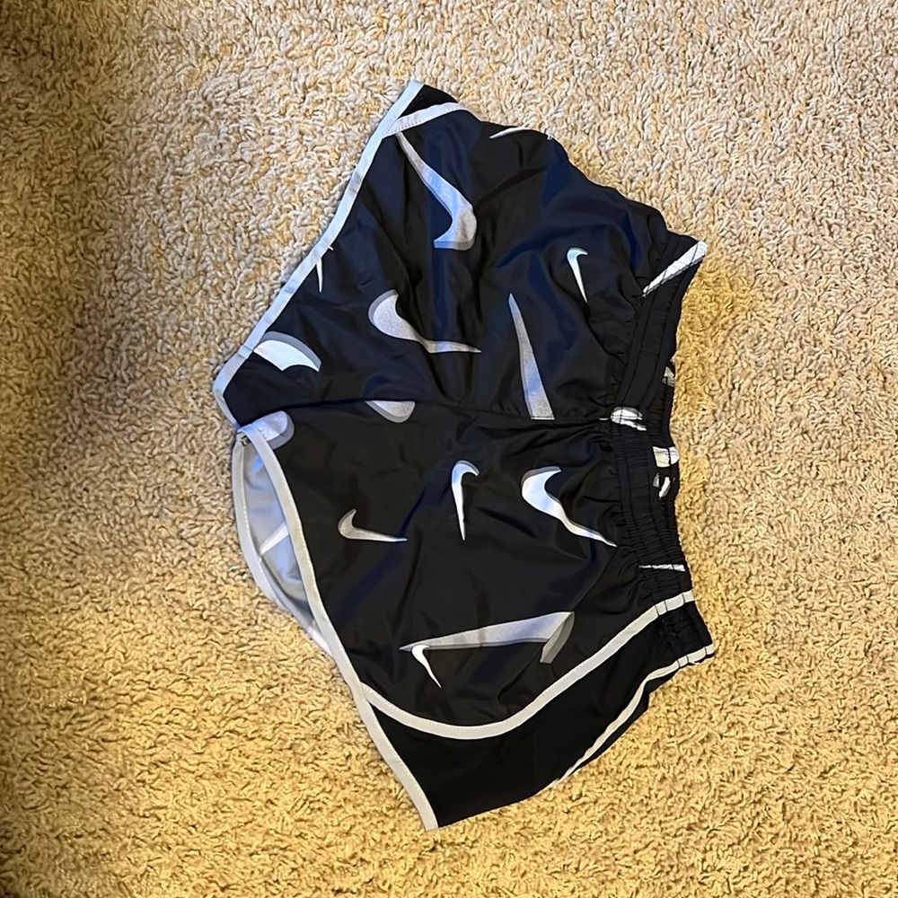 Girls Medium Nike shorts. NEVER WORN